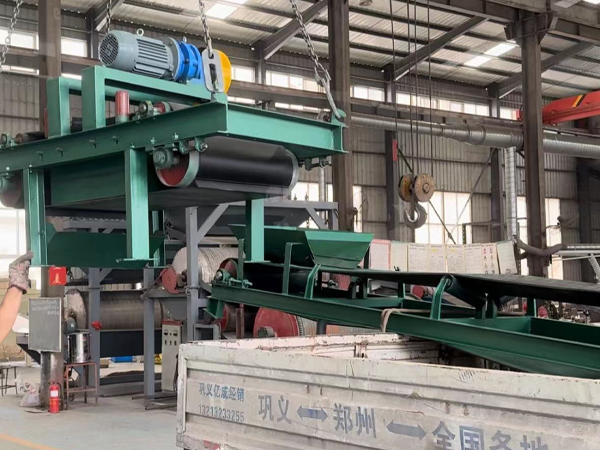 永磁自卸式除鐵器和輸送機